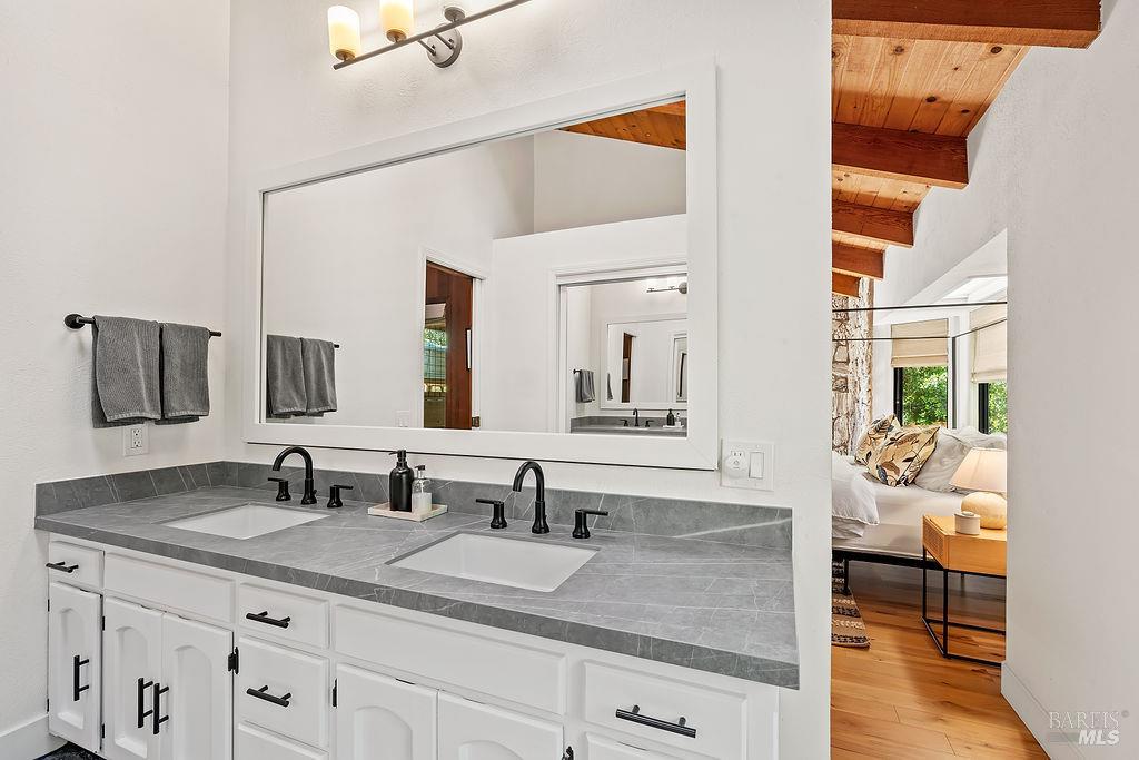 913 Valley View Drive