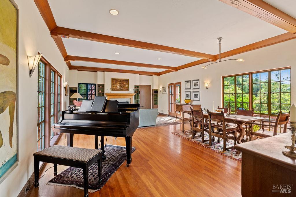 1212 N Fitch Mountain Road