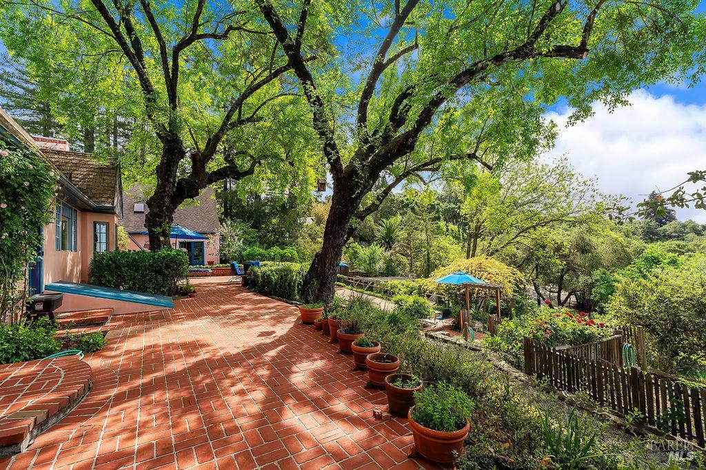 1212 N Fitch Mountain Road