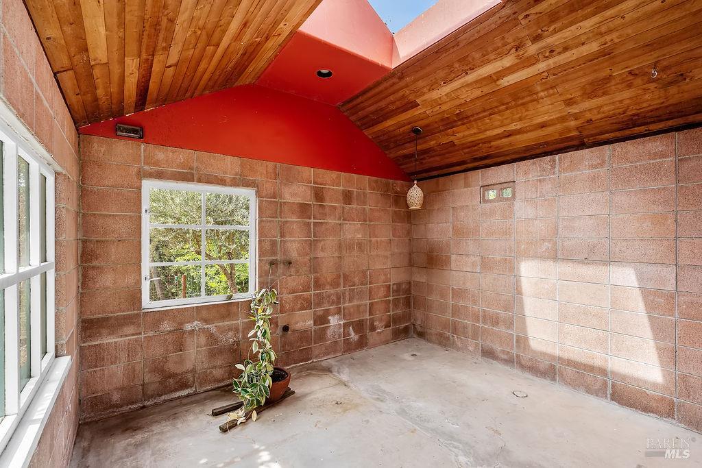 1212 N Fitch Mountain Road