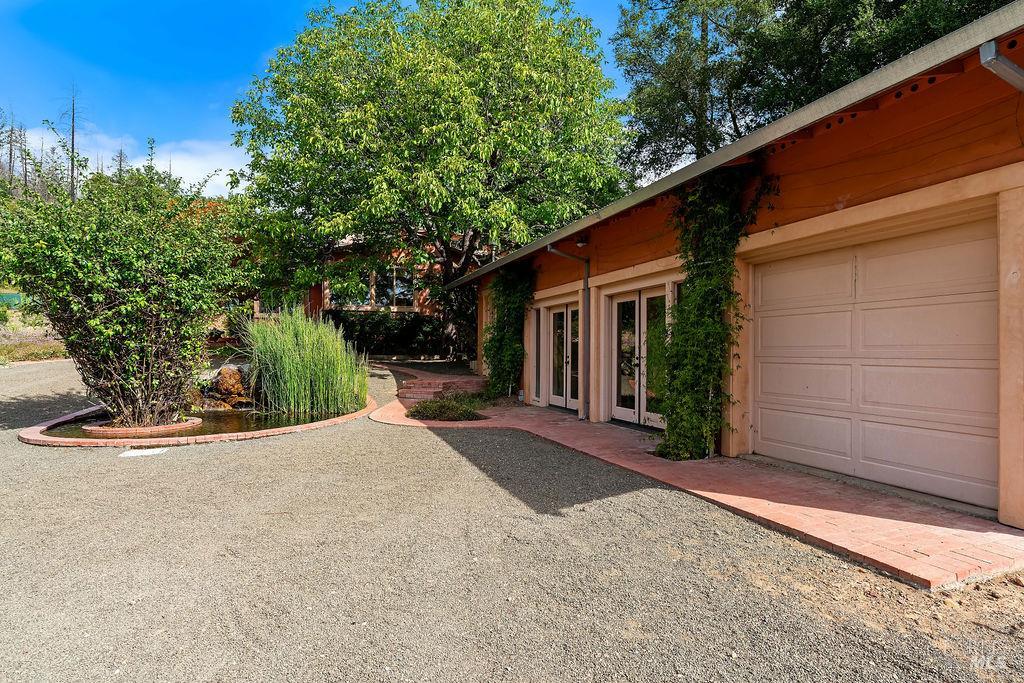 321 Dutch Henry Canyon Road