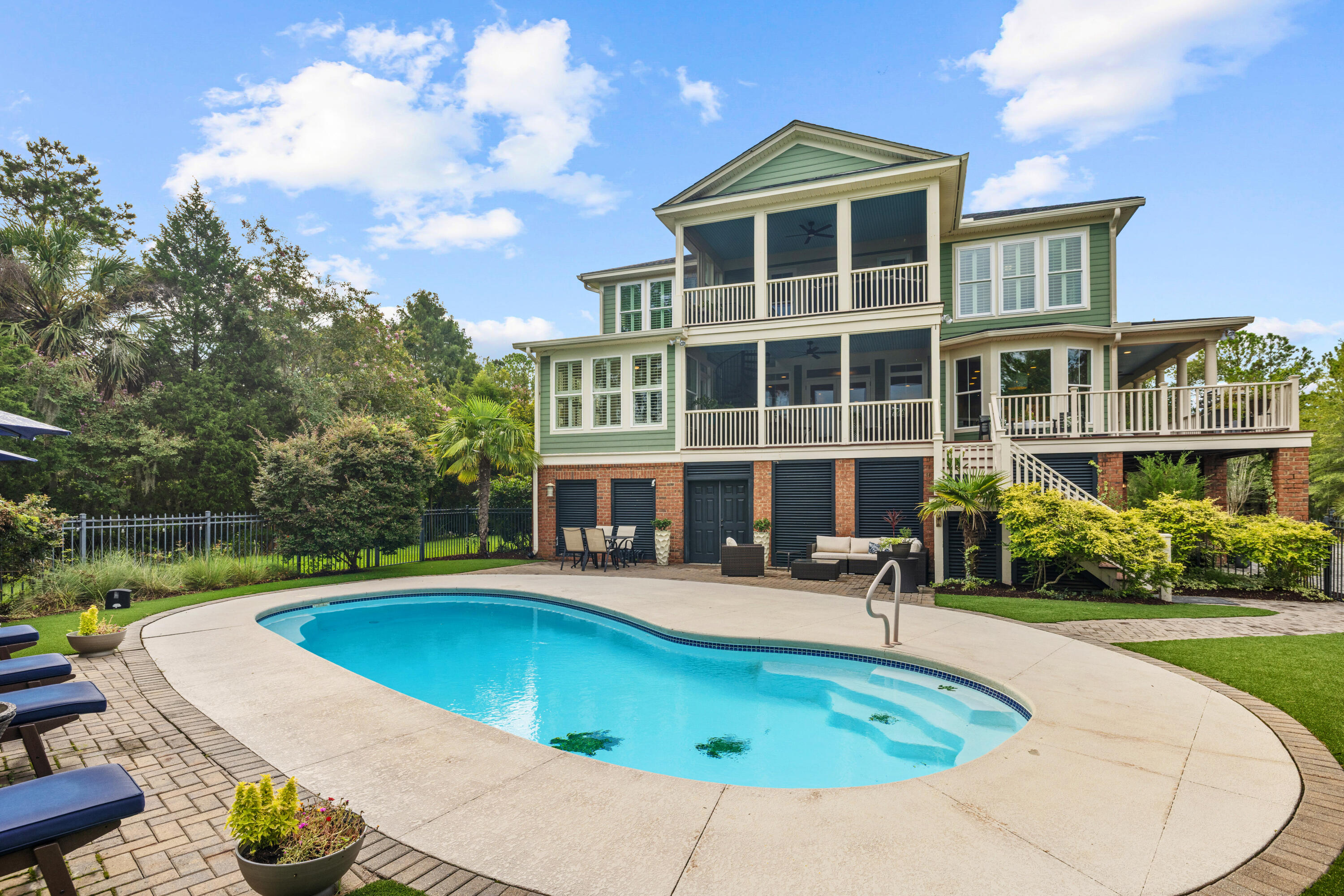 1339 W Brickmill