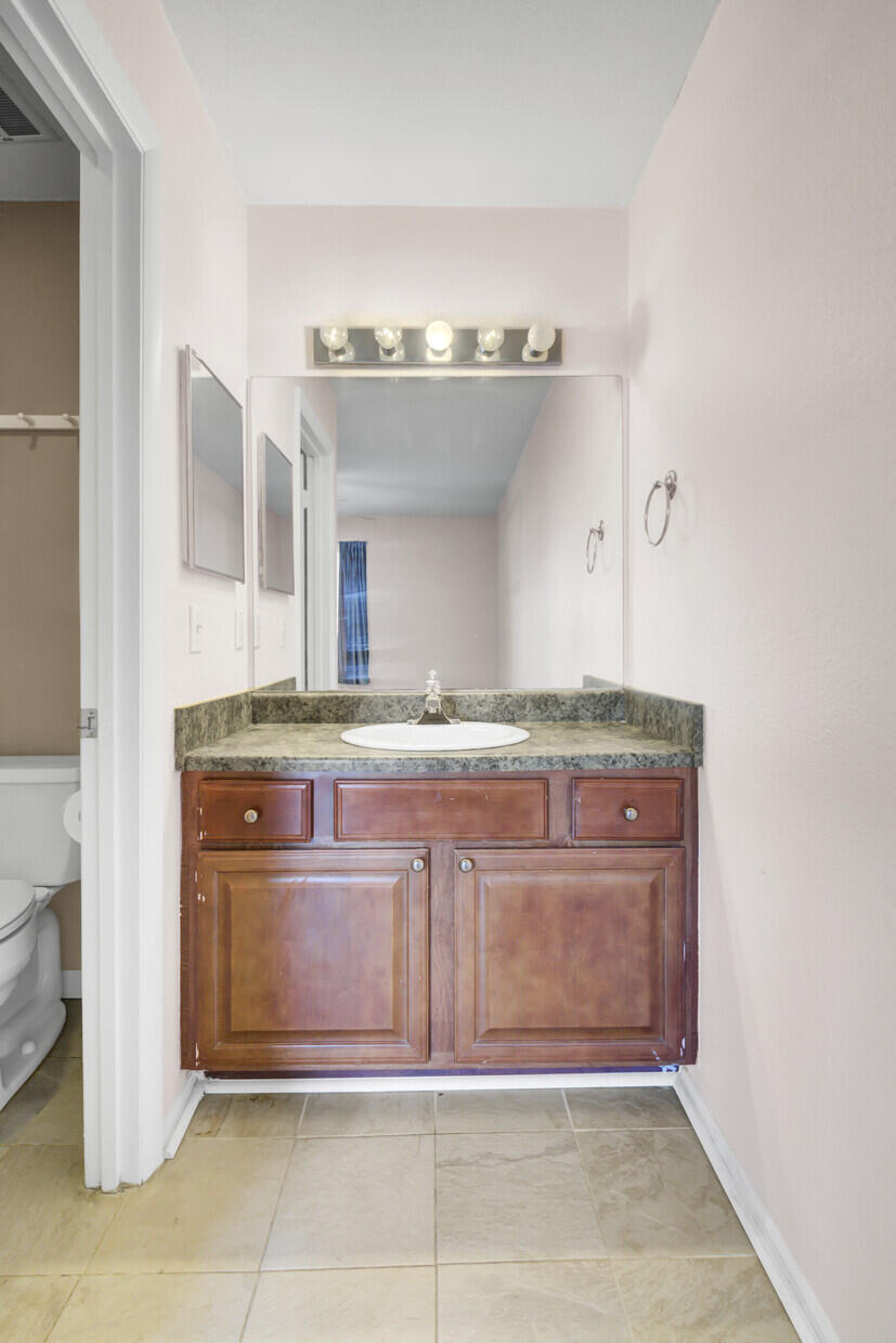 1481 Center Street Ext # 601