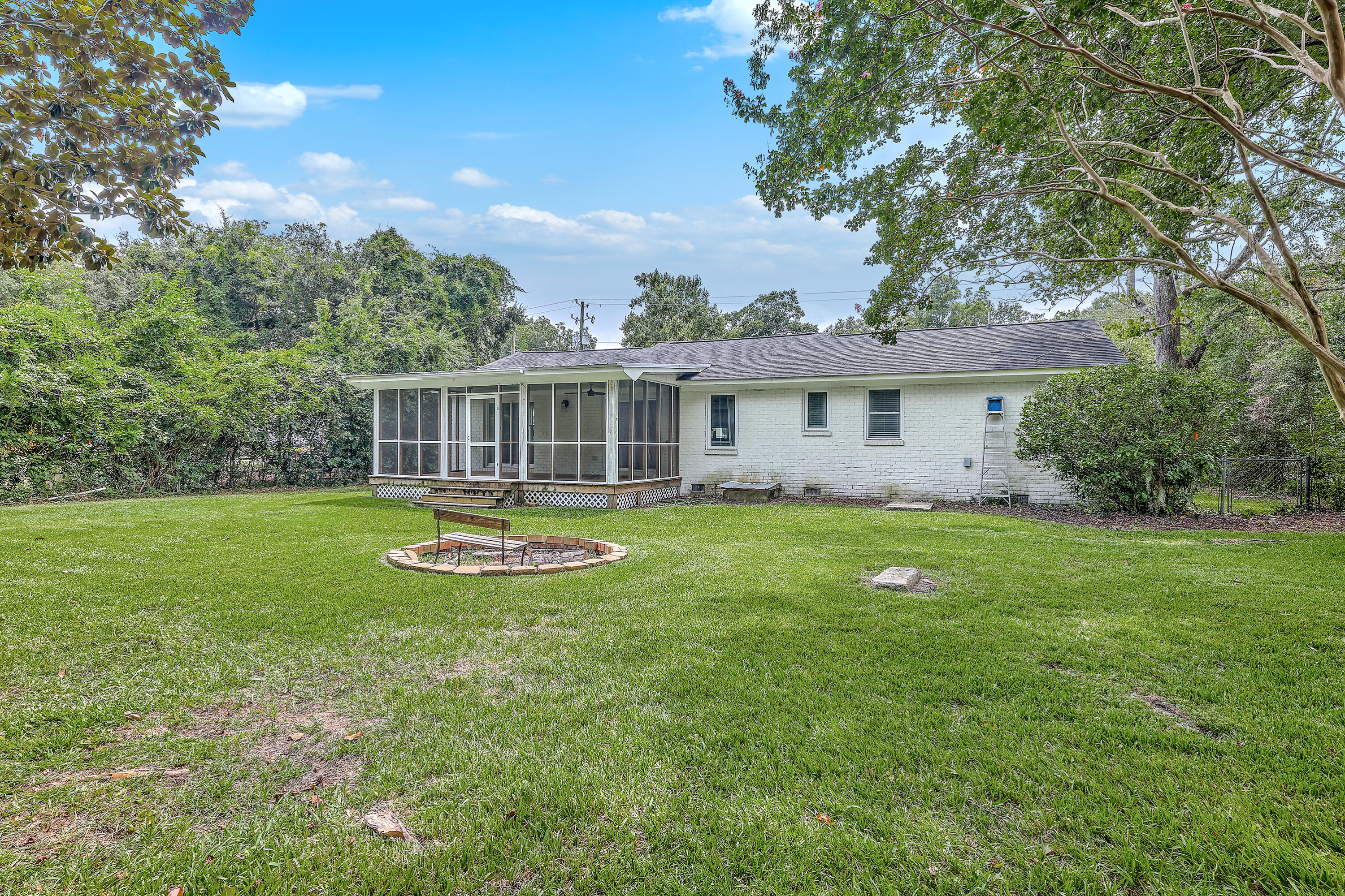 1140 Pleasant Pines Road