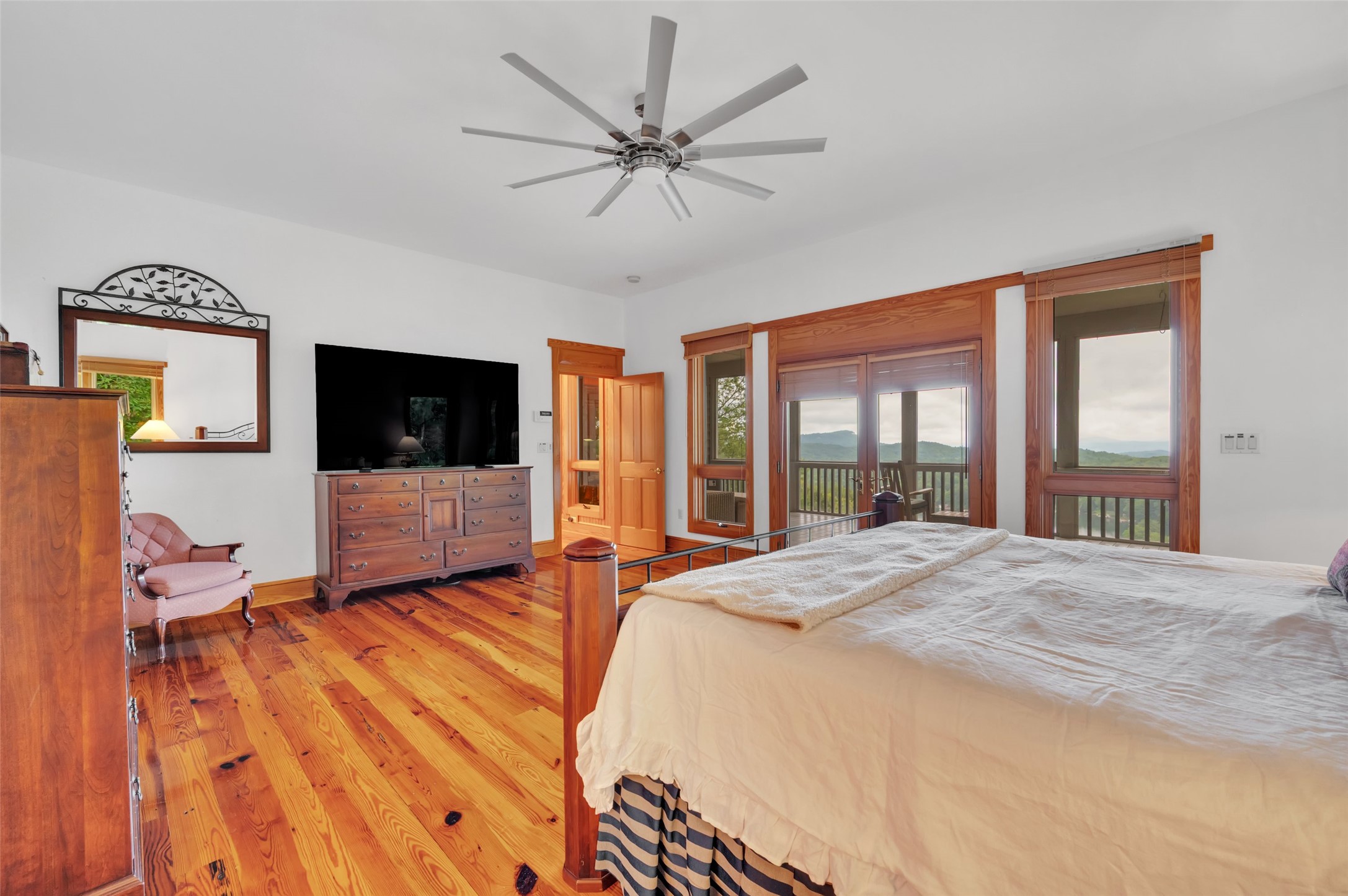 363 Lakeside Drive