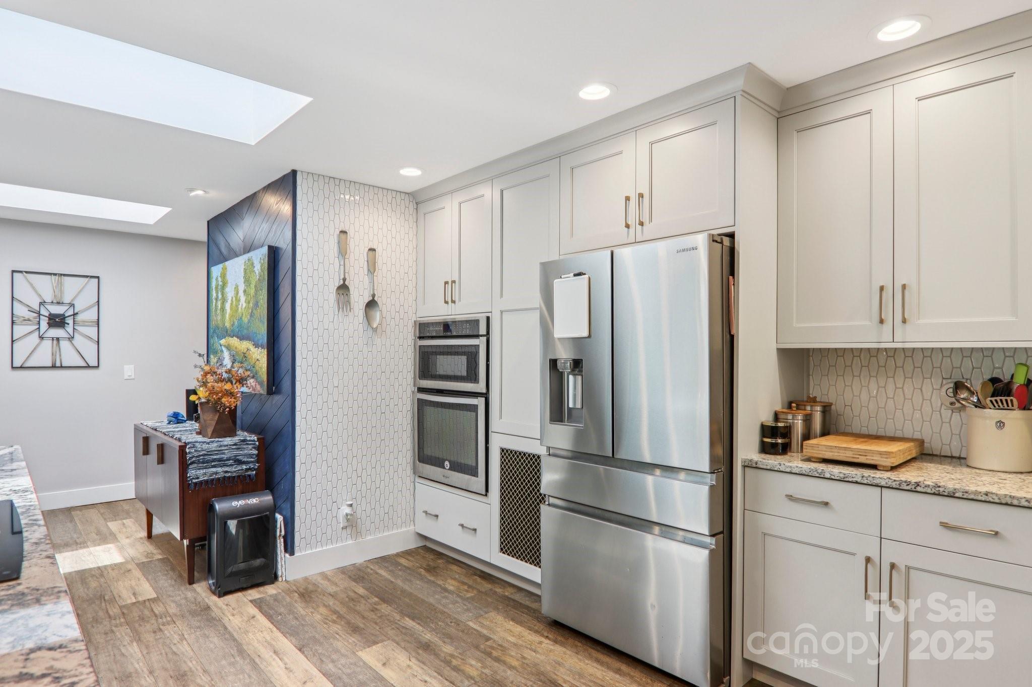 1184 Salola Lane