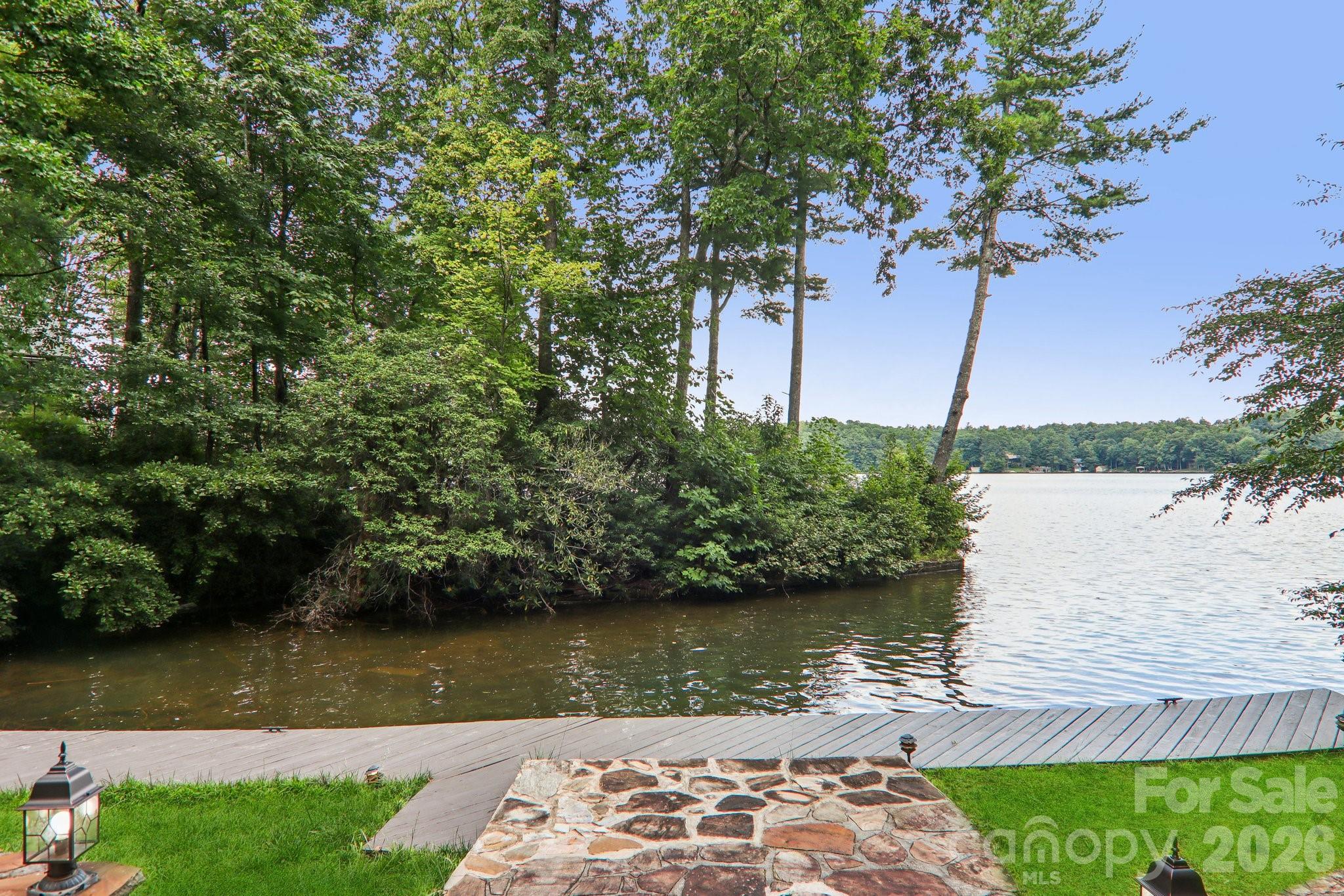 596 W Club Boulevard