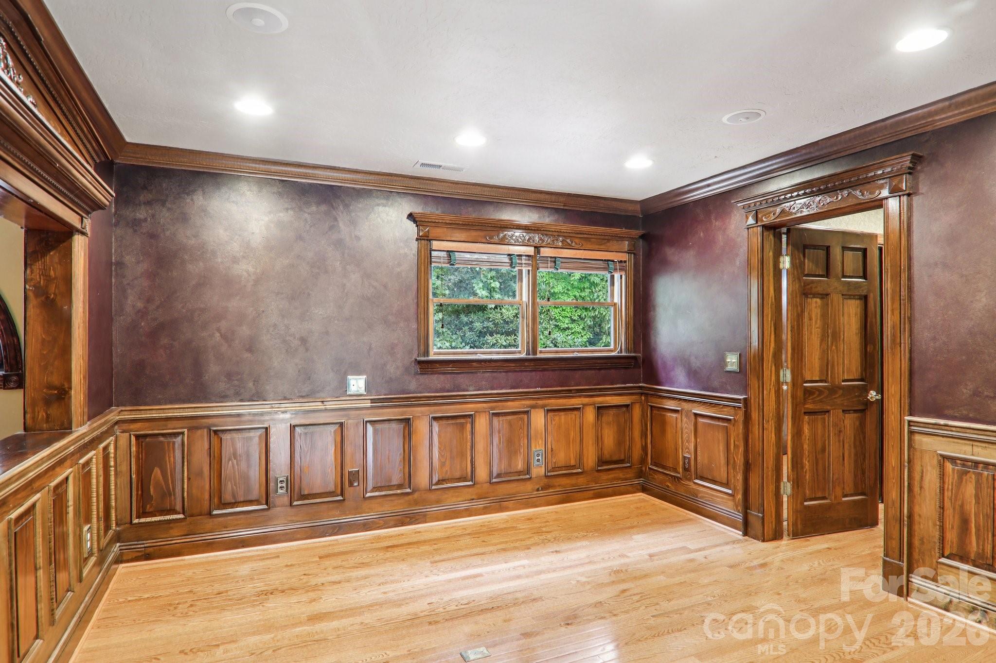 596 W Club Boulevard