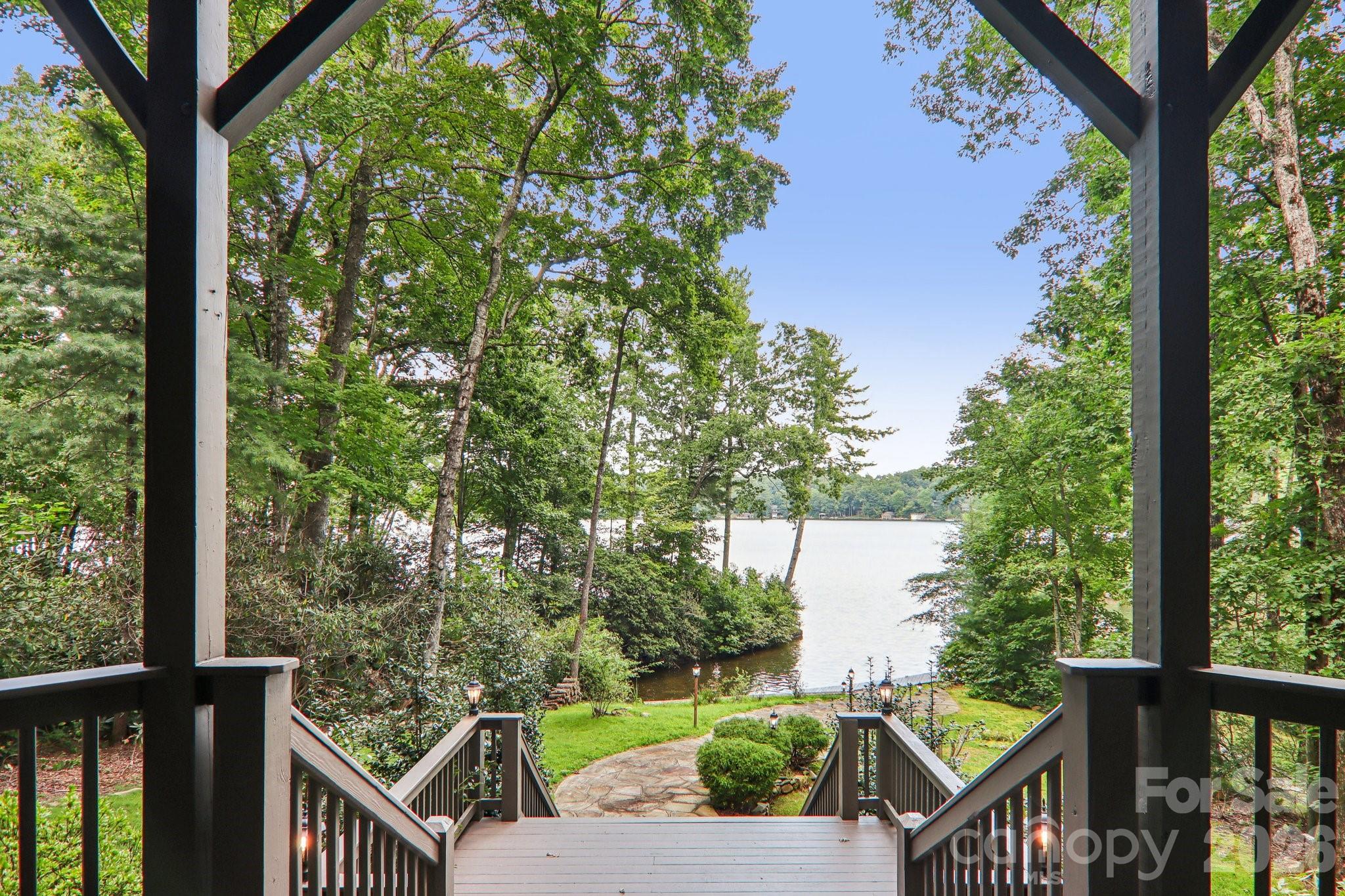 596 W Club Boulevard