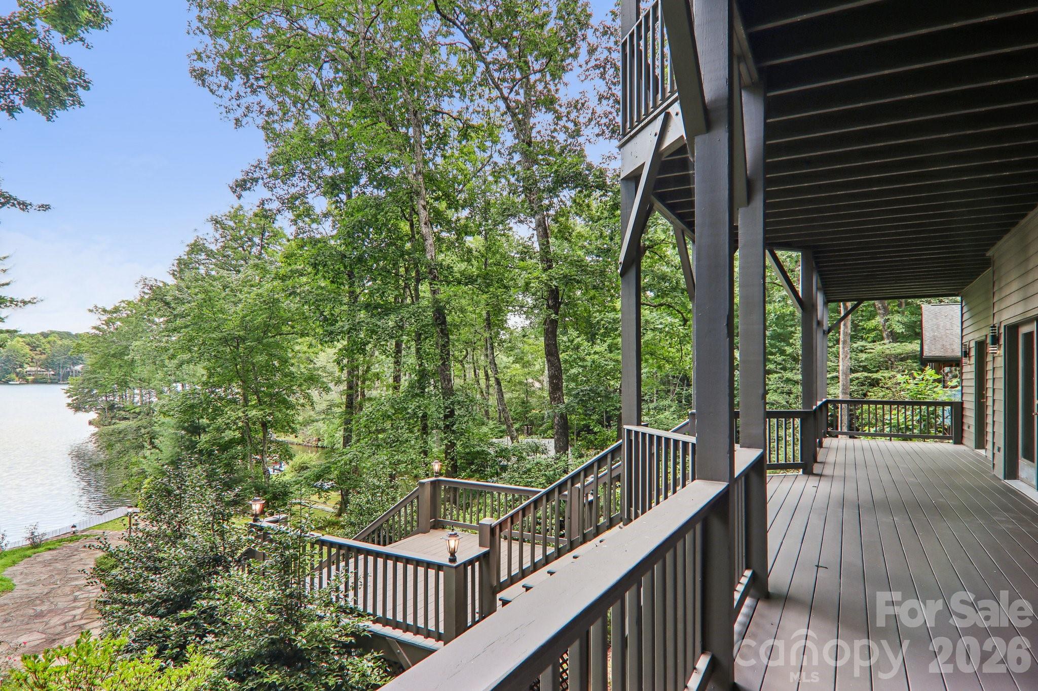 596 W Club Boulevard