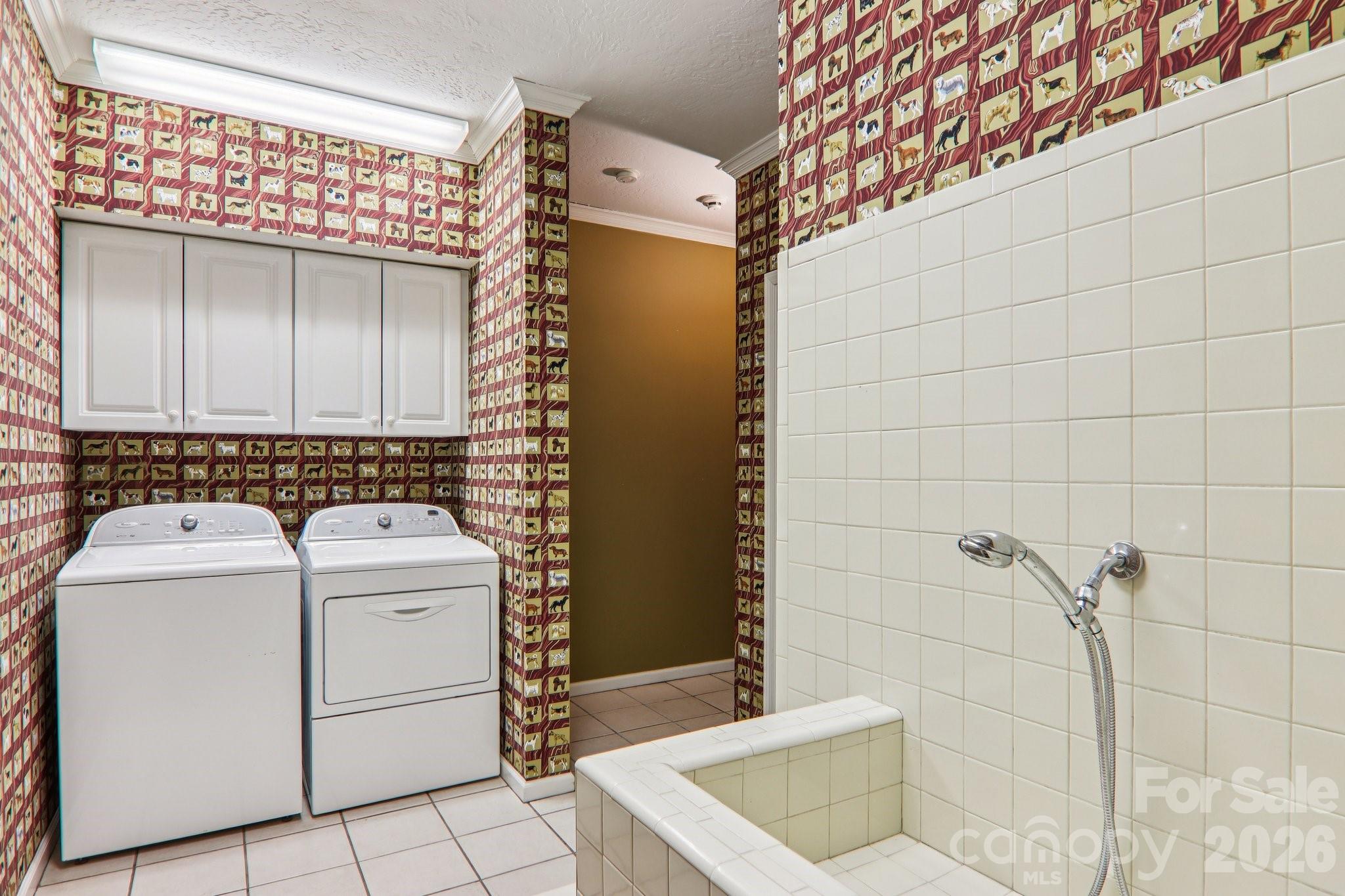 596 W Club Boulevard