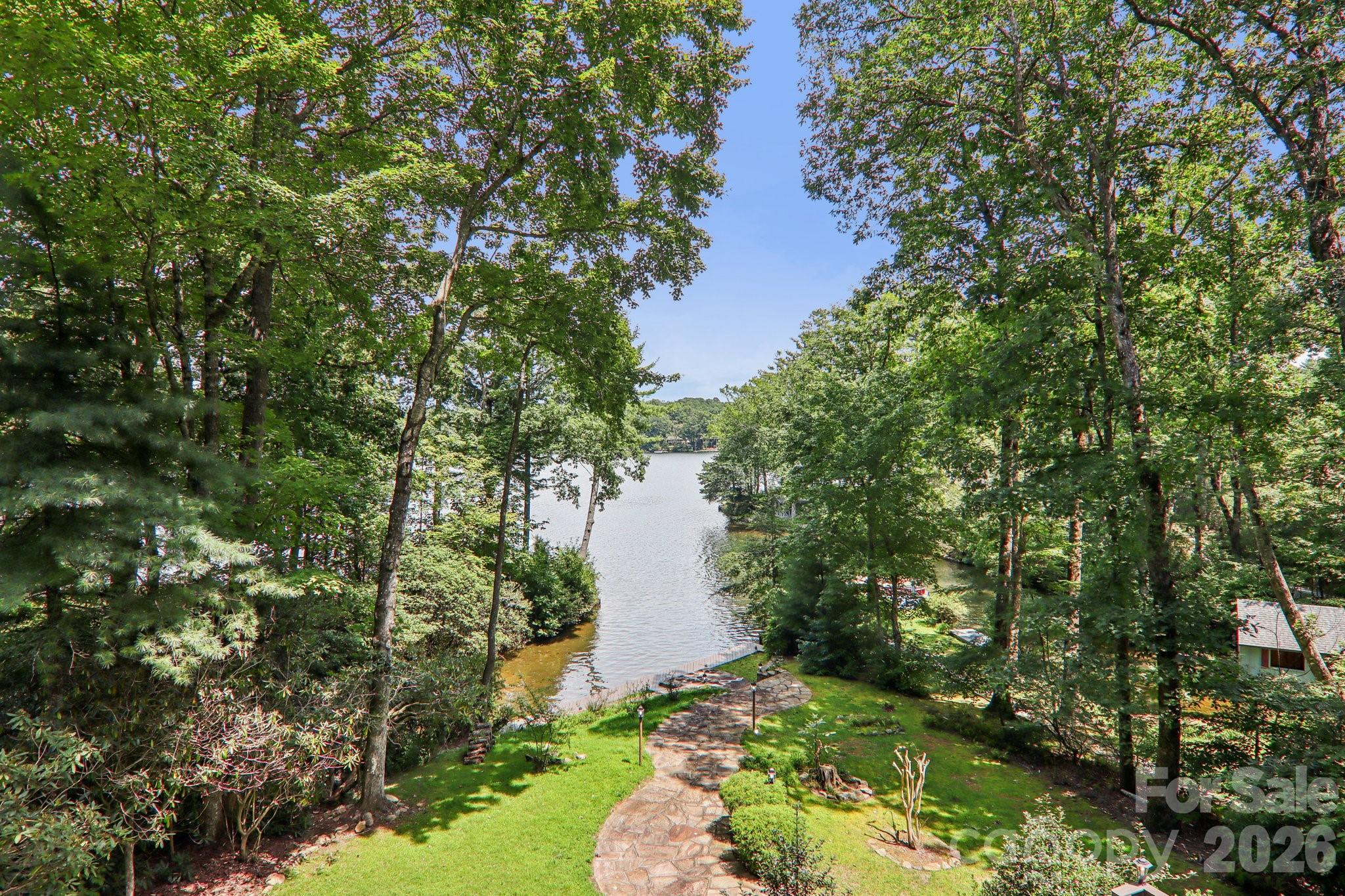 596 W Club Boulevard