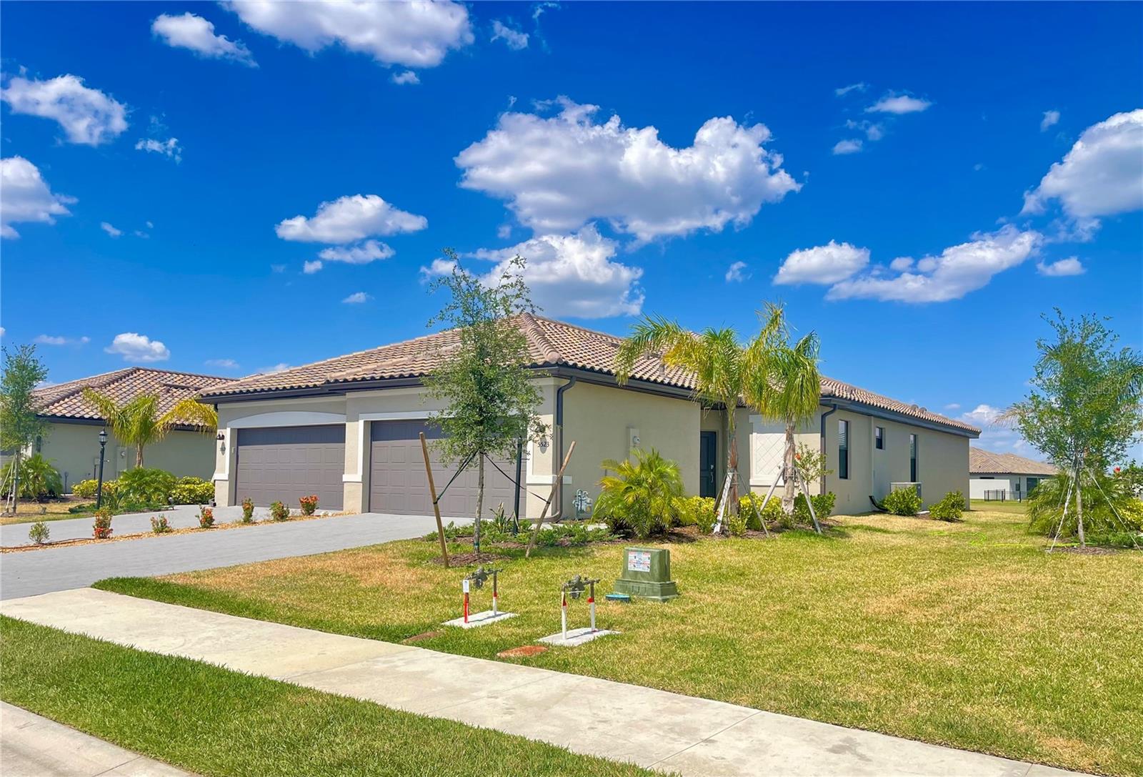 5523 SAPPHIRE STONE CV