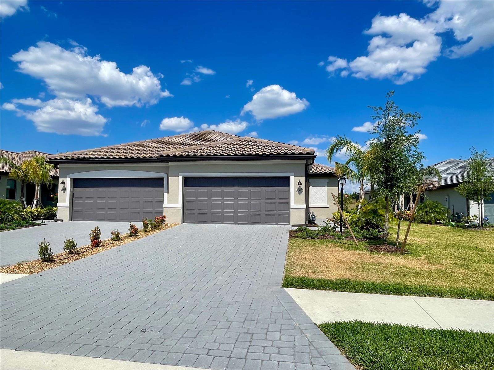 5523 SAPPHIRE STONE CV