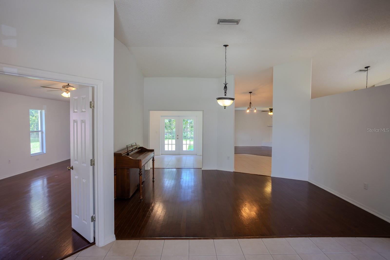 2866 56TH AVENUE CIR E