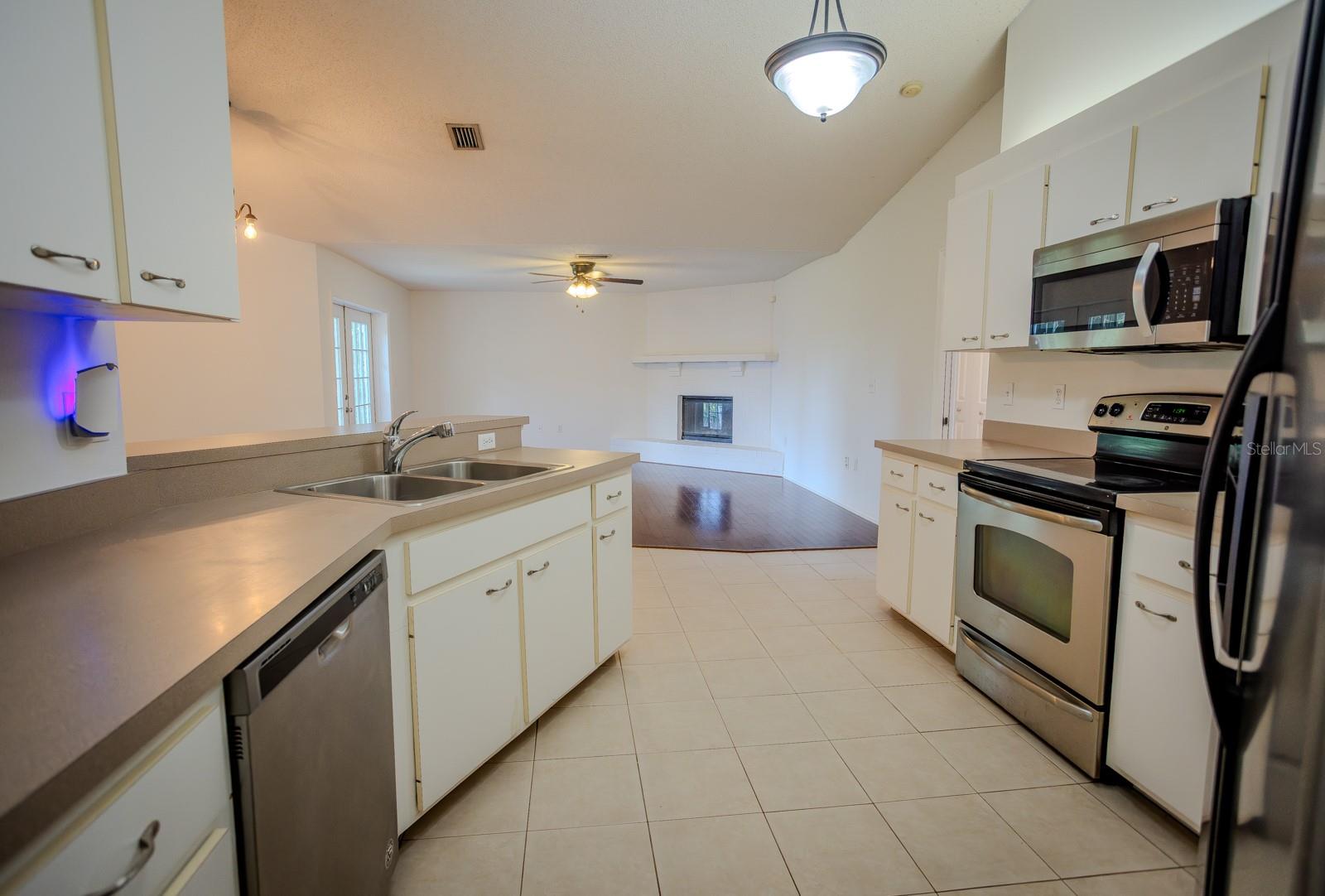 2866 56TH AVENUE CIR E