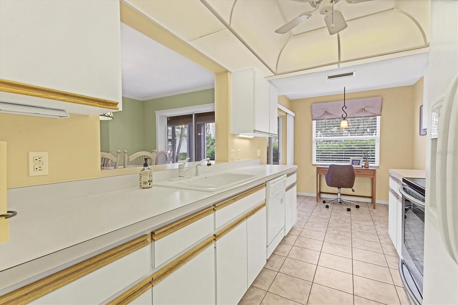 5627 SHEFFIELD GREENE CIR #37