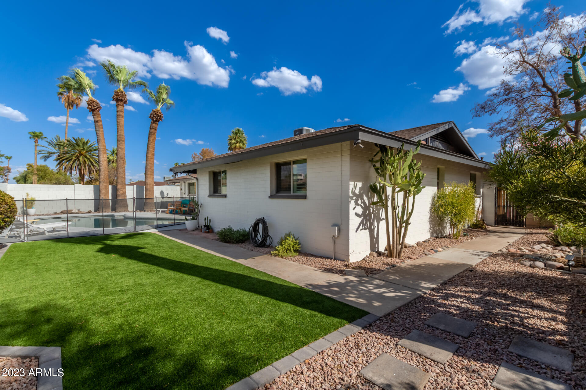 1942 E PEBBLE BEACH Drive