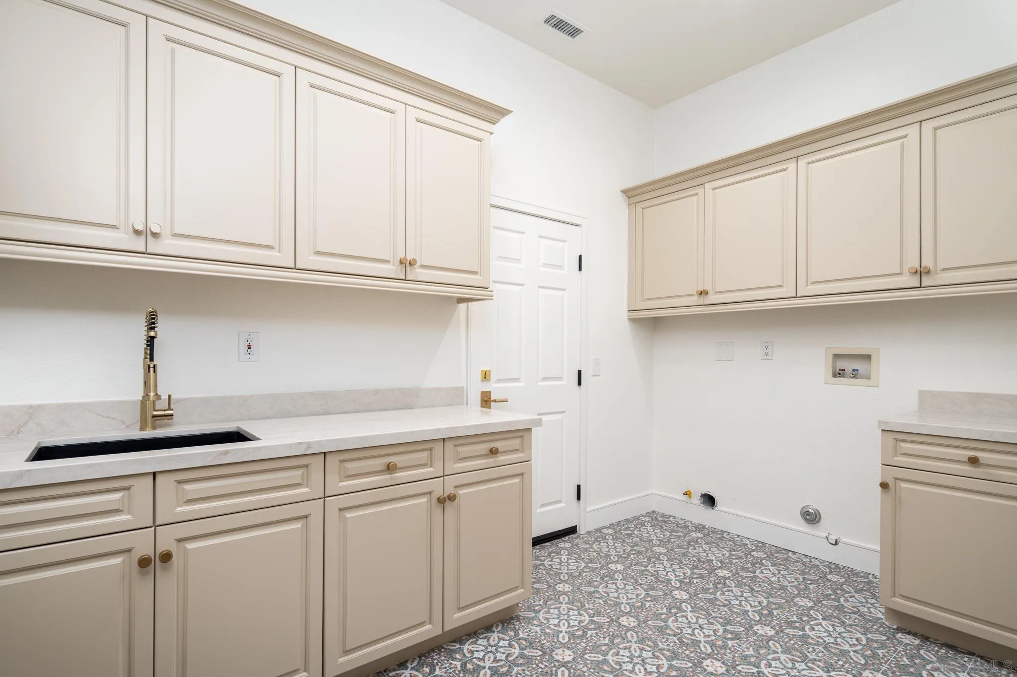 1375 Ravean Ct