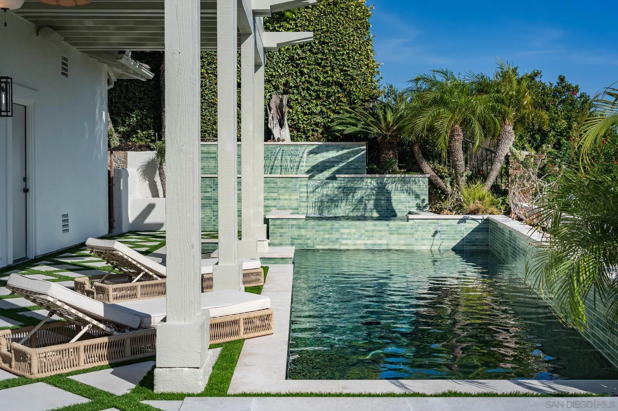 1375 Ravean Ct