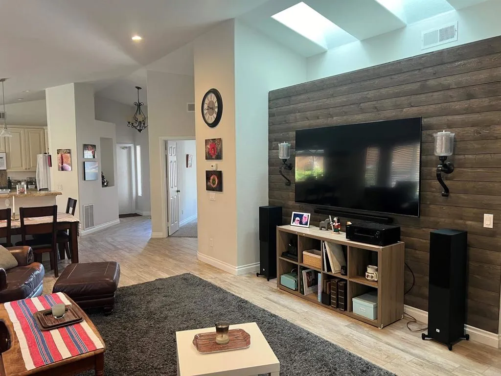 1668 Avenida Guillermo