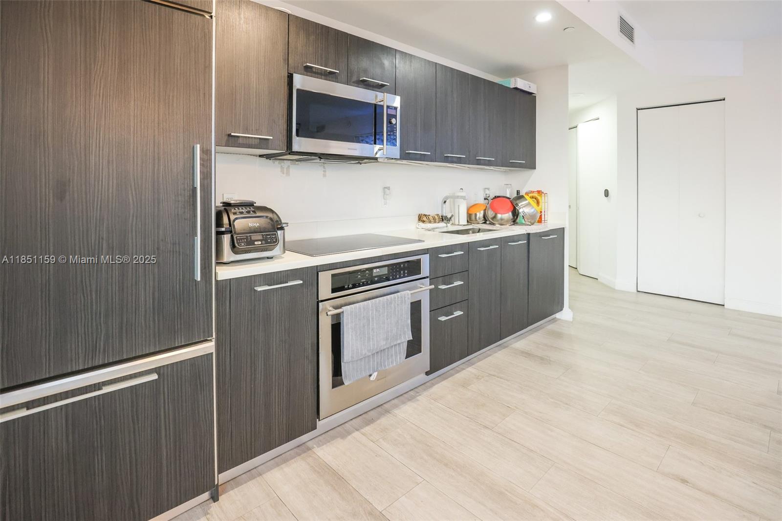 55 SW 9th St # 3906