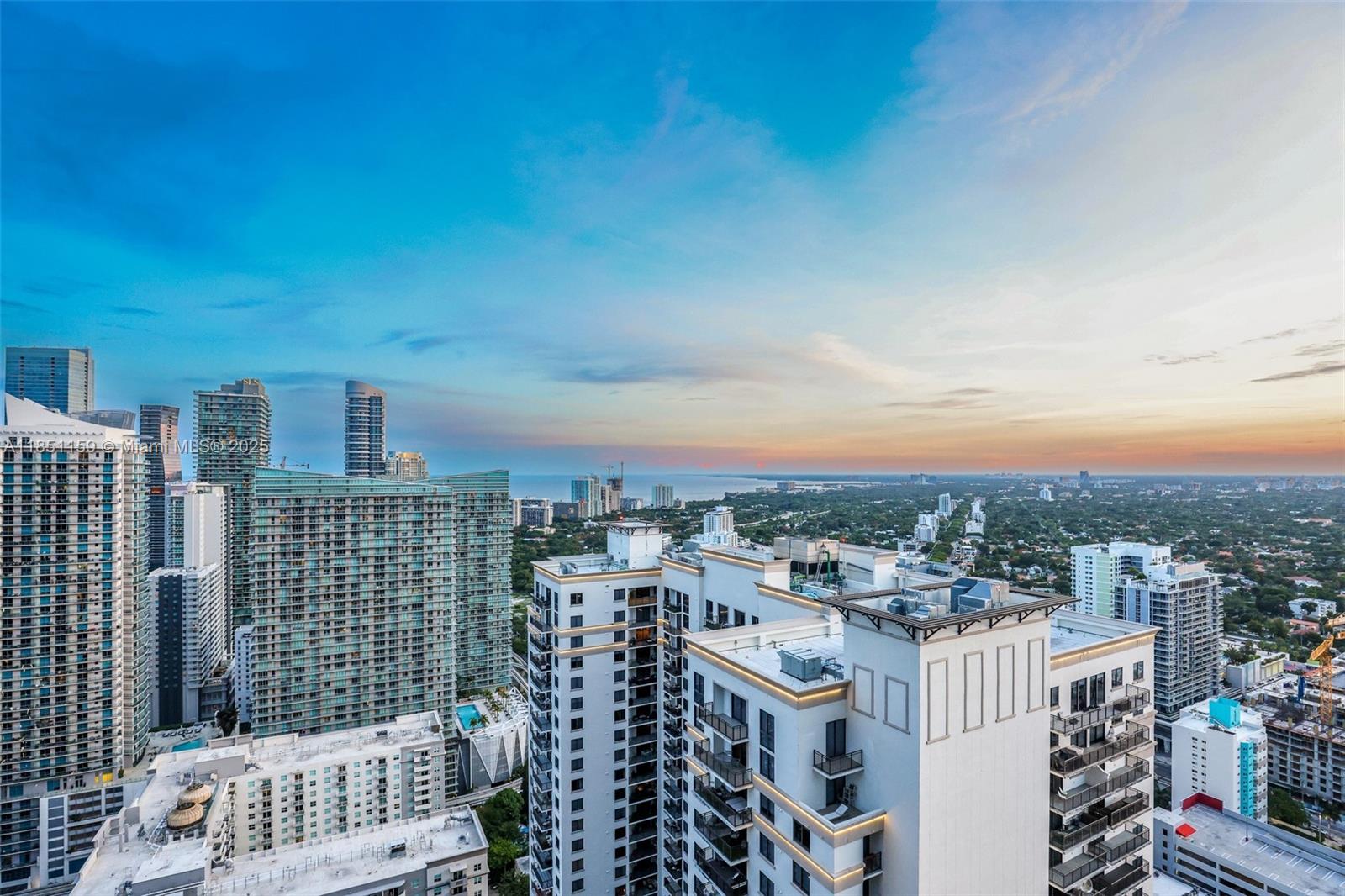 55 SW 9th St # 3906