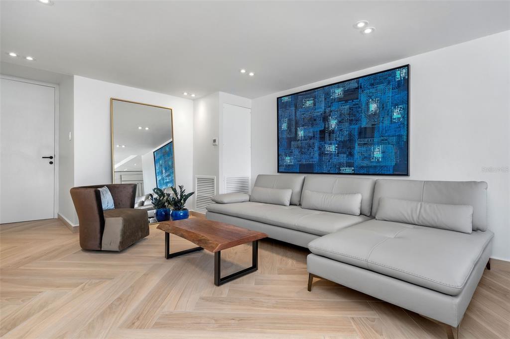 1485 ASHFORD AVE #8A