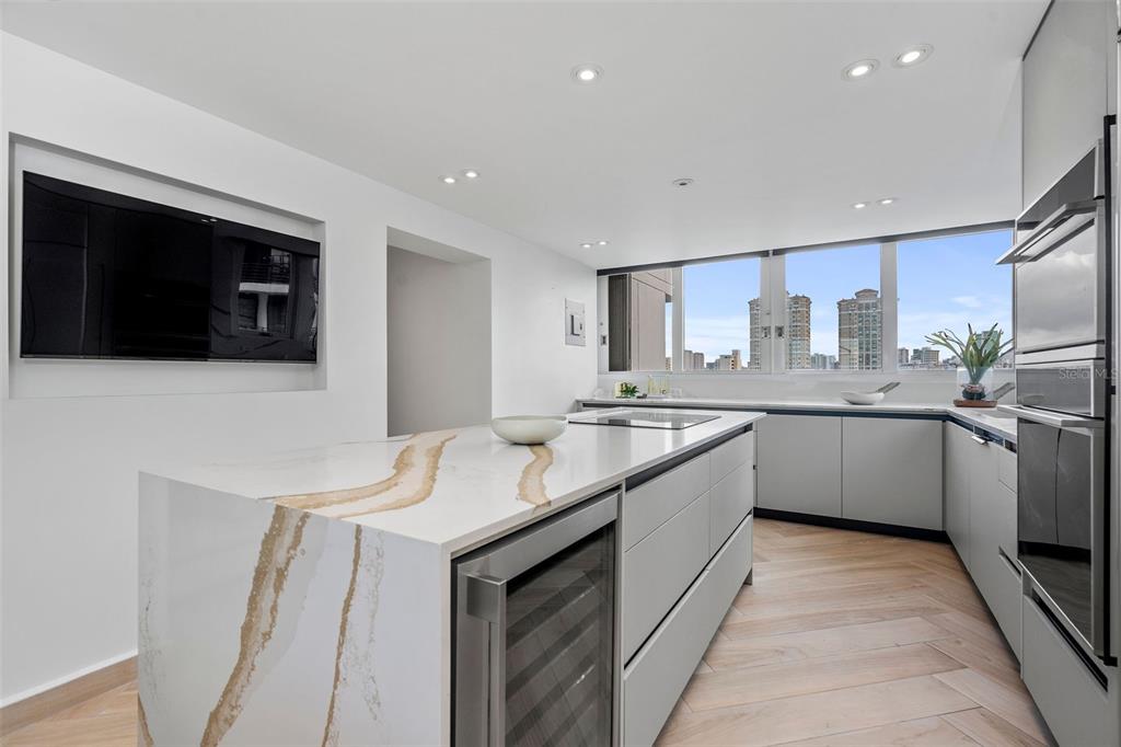 1485 ASHFORD AVE #8A