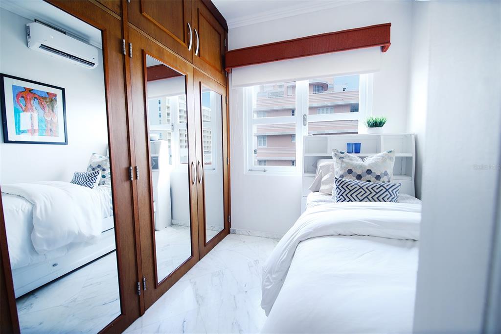 876 ASHFORD AVE N #PH East