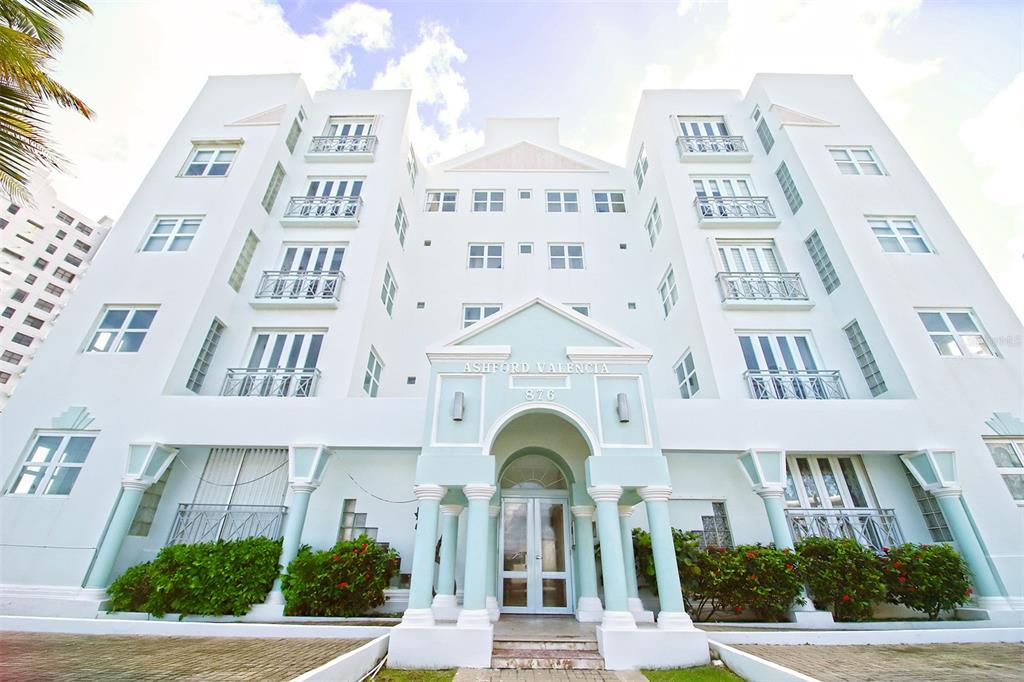 876 ASHFORD AVE N #PH East