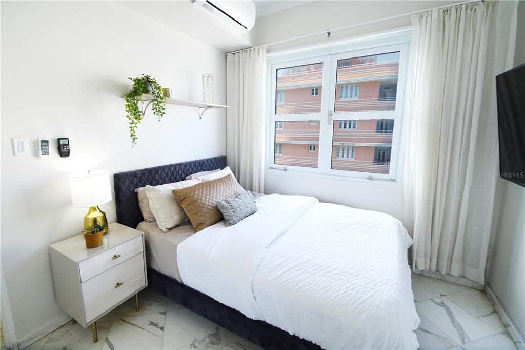 876 ASHFORD AVE N #PH East