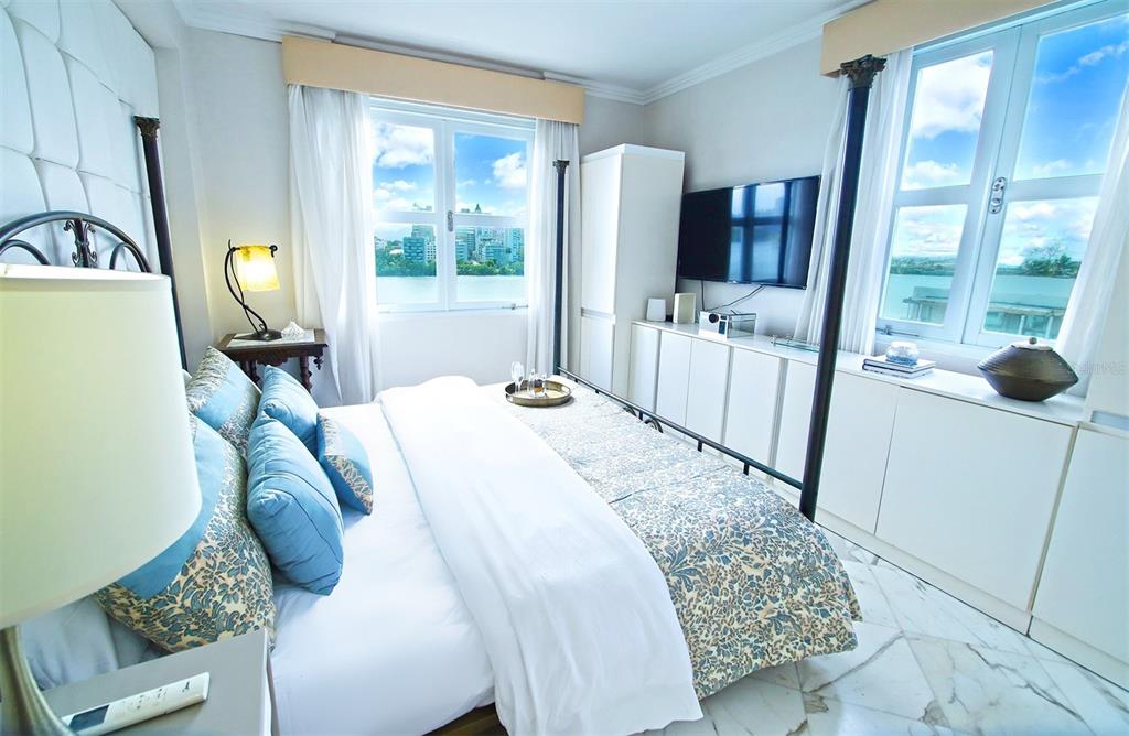 876 ASHFORD AVE N #PH East