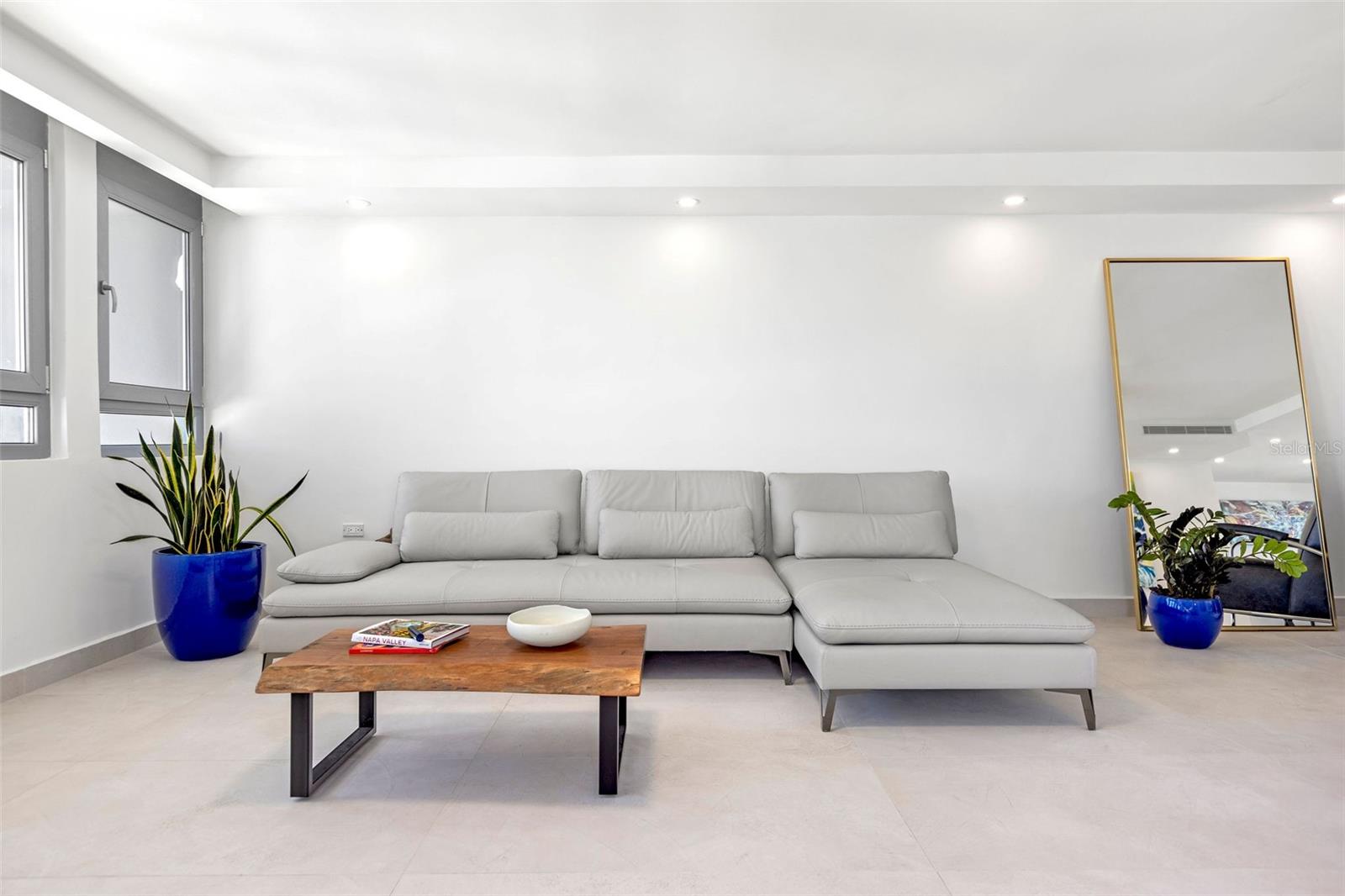 1452 ASHFORD AVE #PH-B