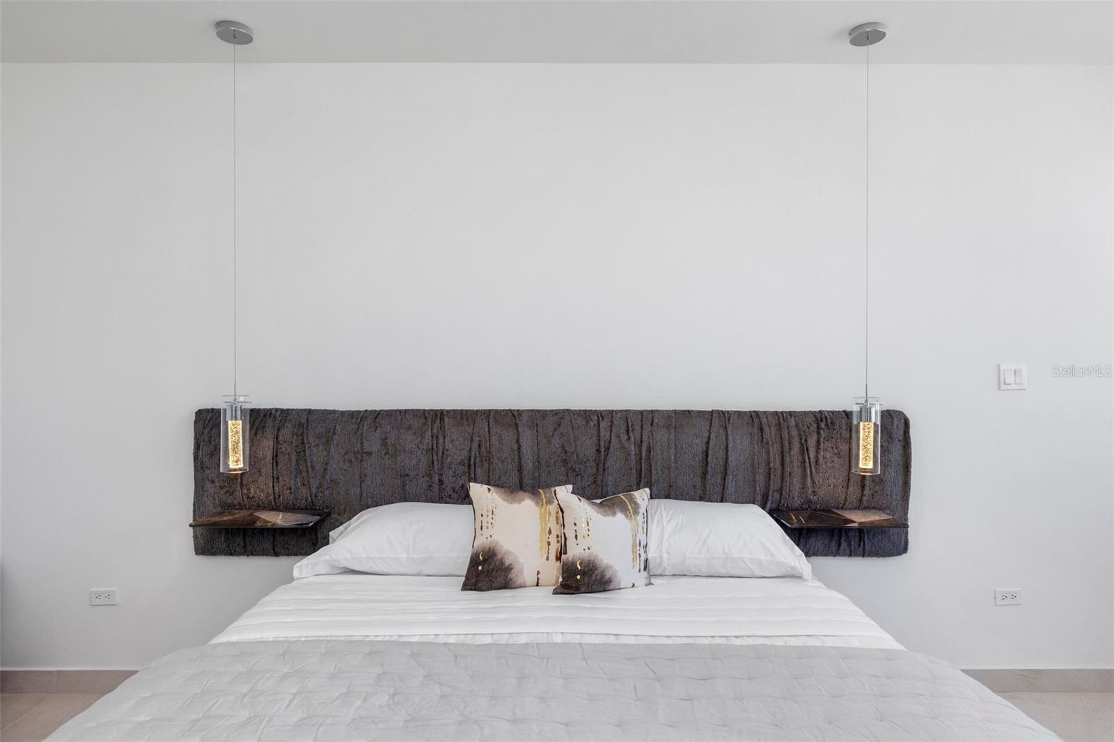 1452 ASHFORD AVE #PH-B