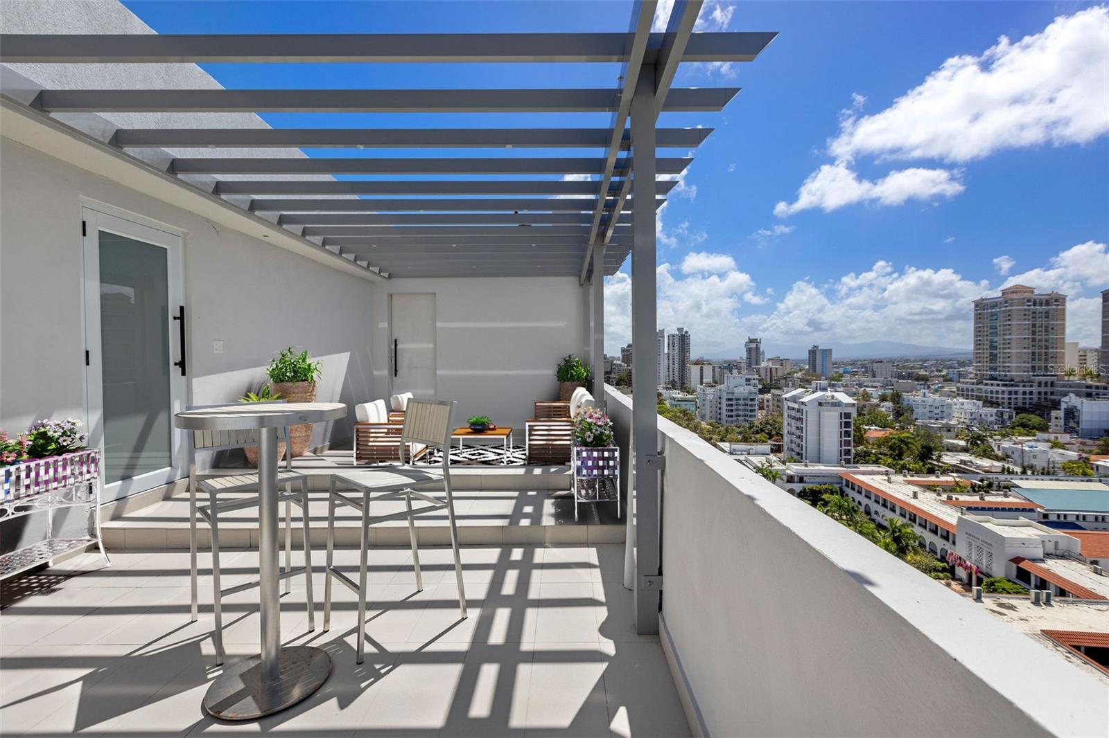 1452 ASHFORD AVE #PH-B