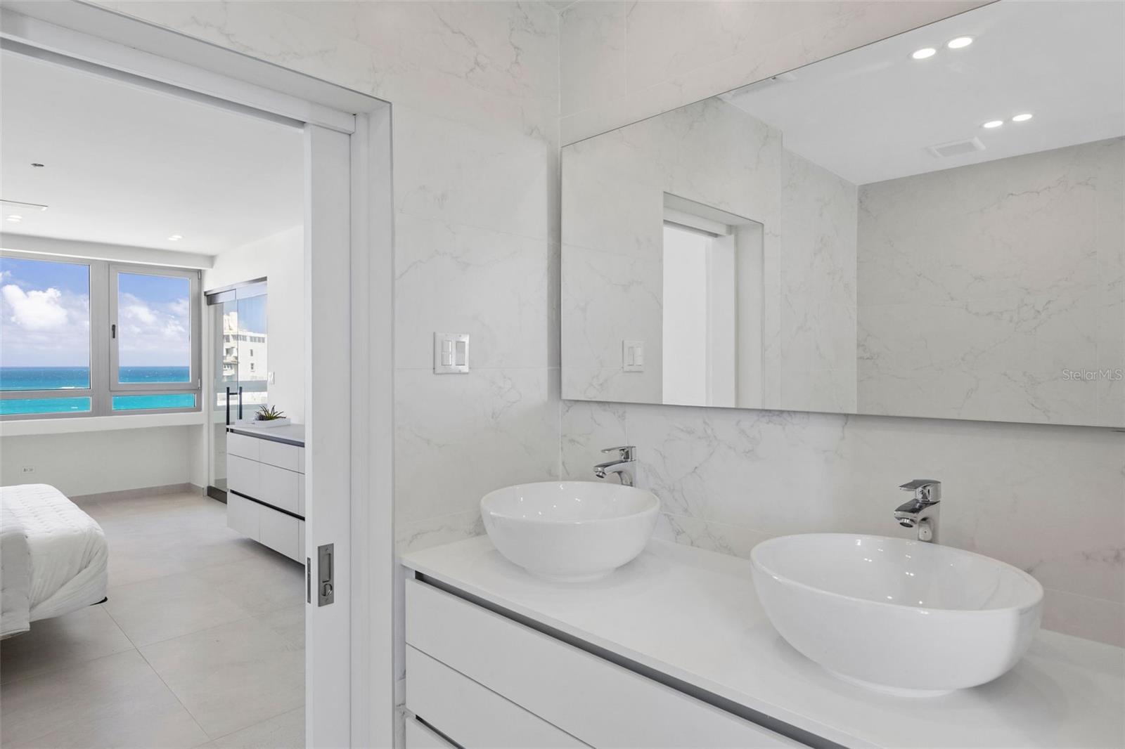 1452 ASHFORD AVE #PH-B