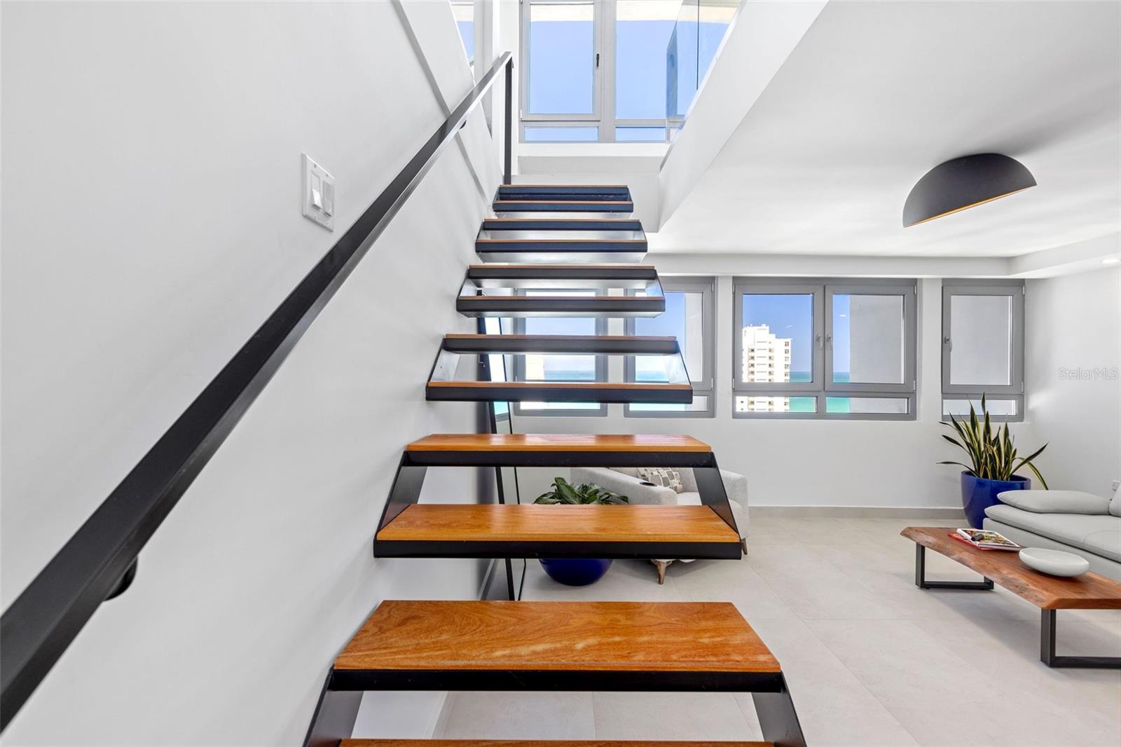 1452 ASHFORD AVE #PH-B