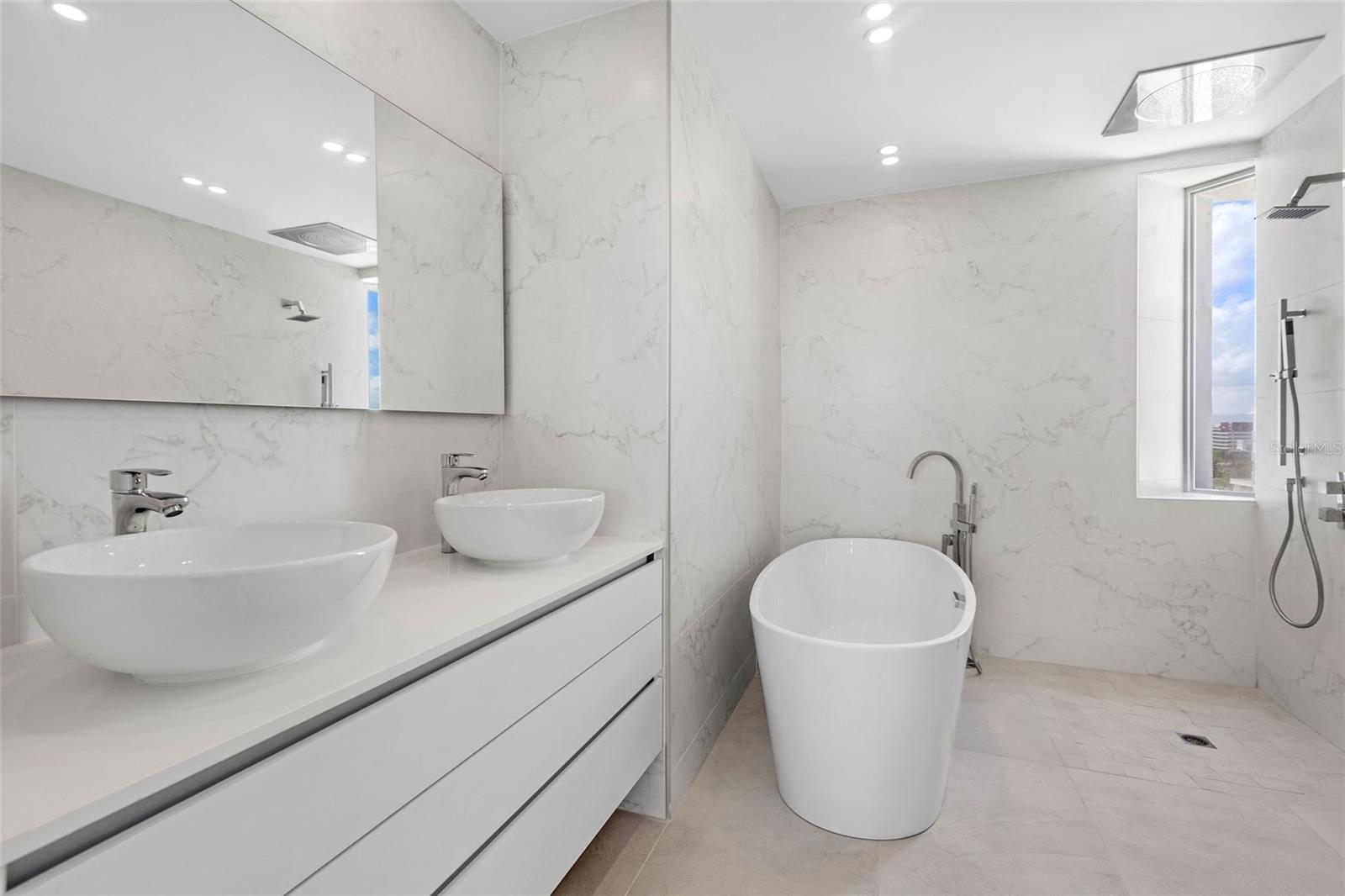 1452 ASHFORD AVE #PH-B