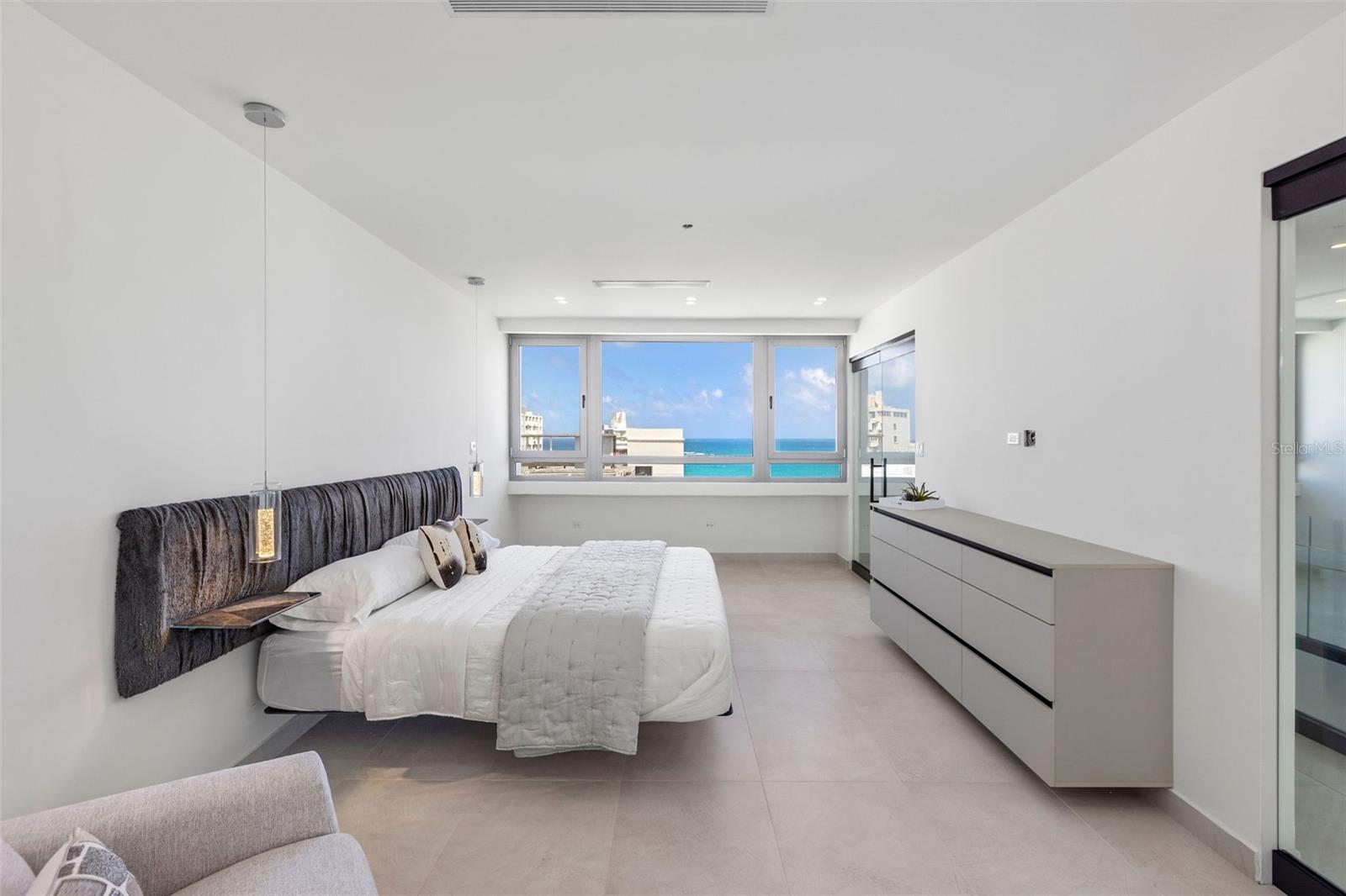 1452 ASHFORD AVE #PH-B