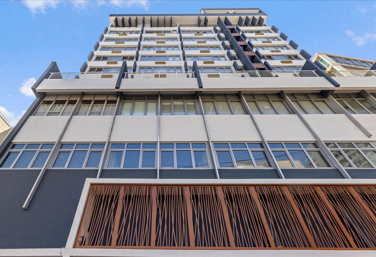 1452 ASHFORD AVE #PH-B