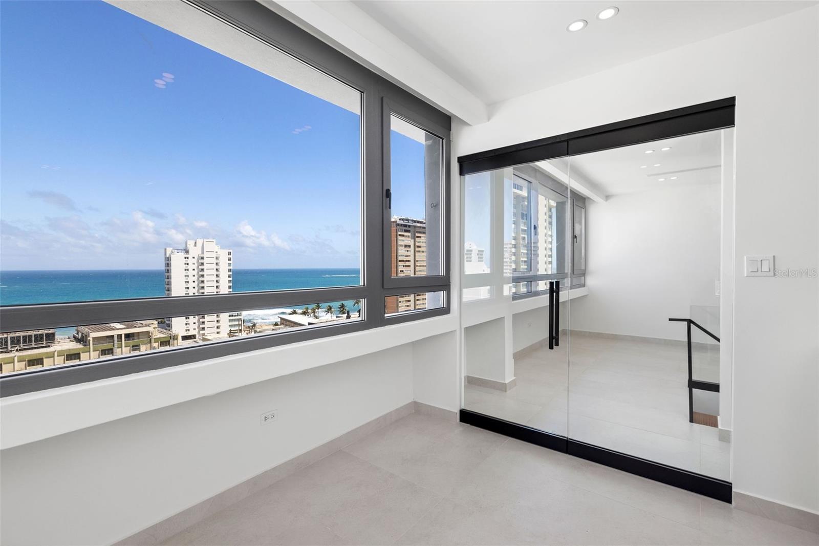 1452 ASHFORD AVE #PH-B