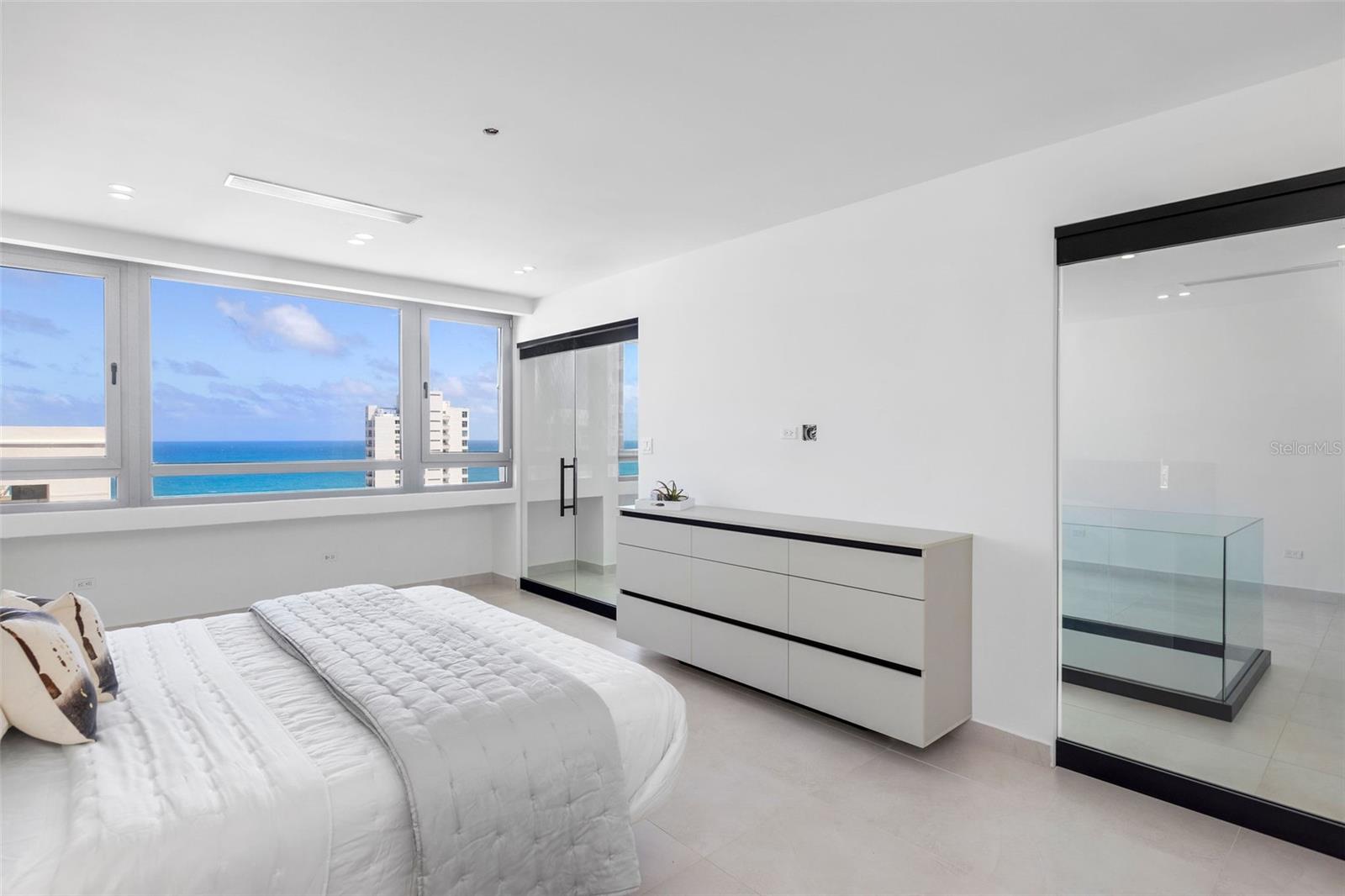 1452 ASHFORD AVE #PH-B