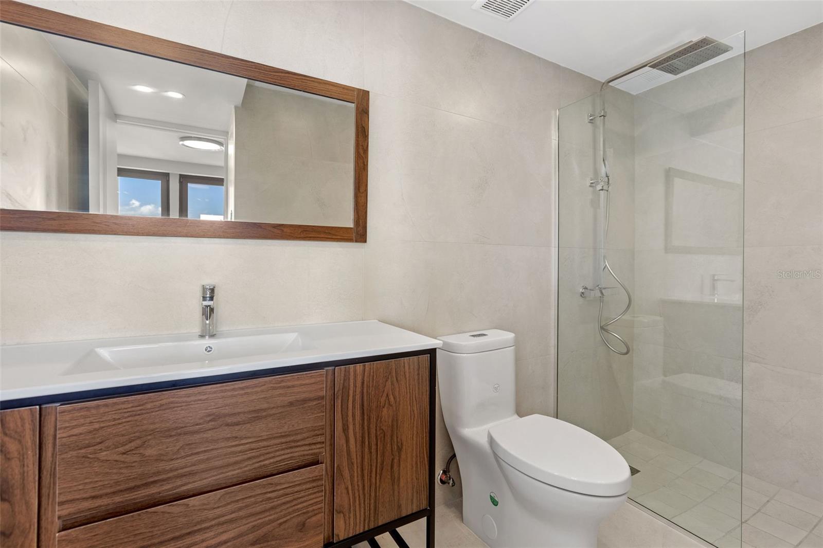 1452 ASHFORD AVE #PH-B