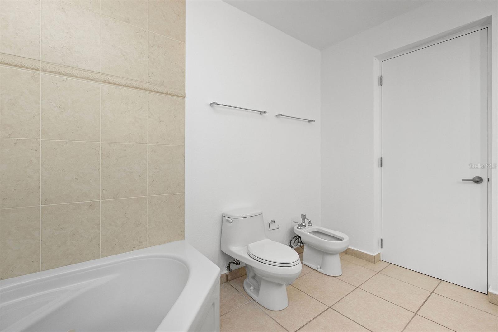 833 PLAZA DEL PRADO #202A