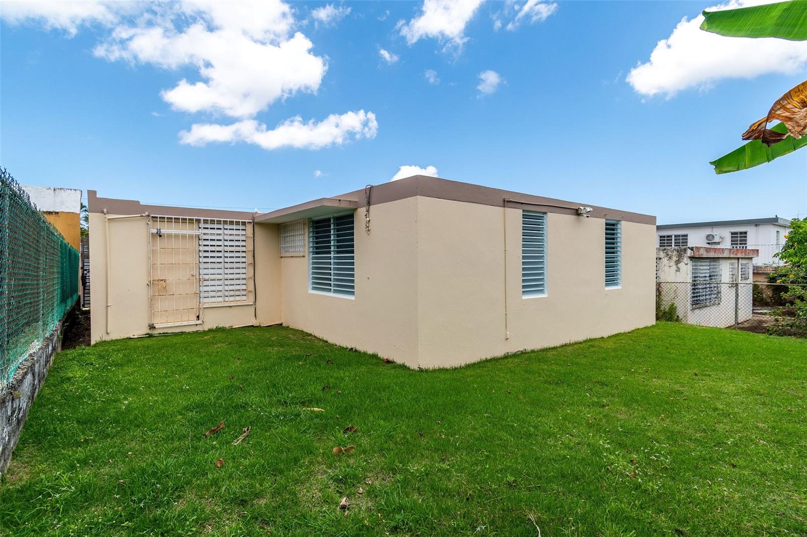 F-20 VILLAS DE CANEY CALLE AGUEBANA