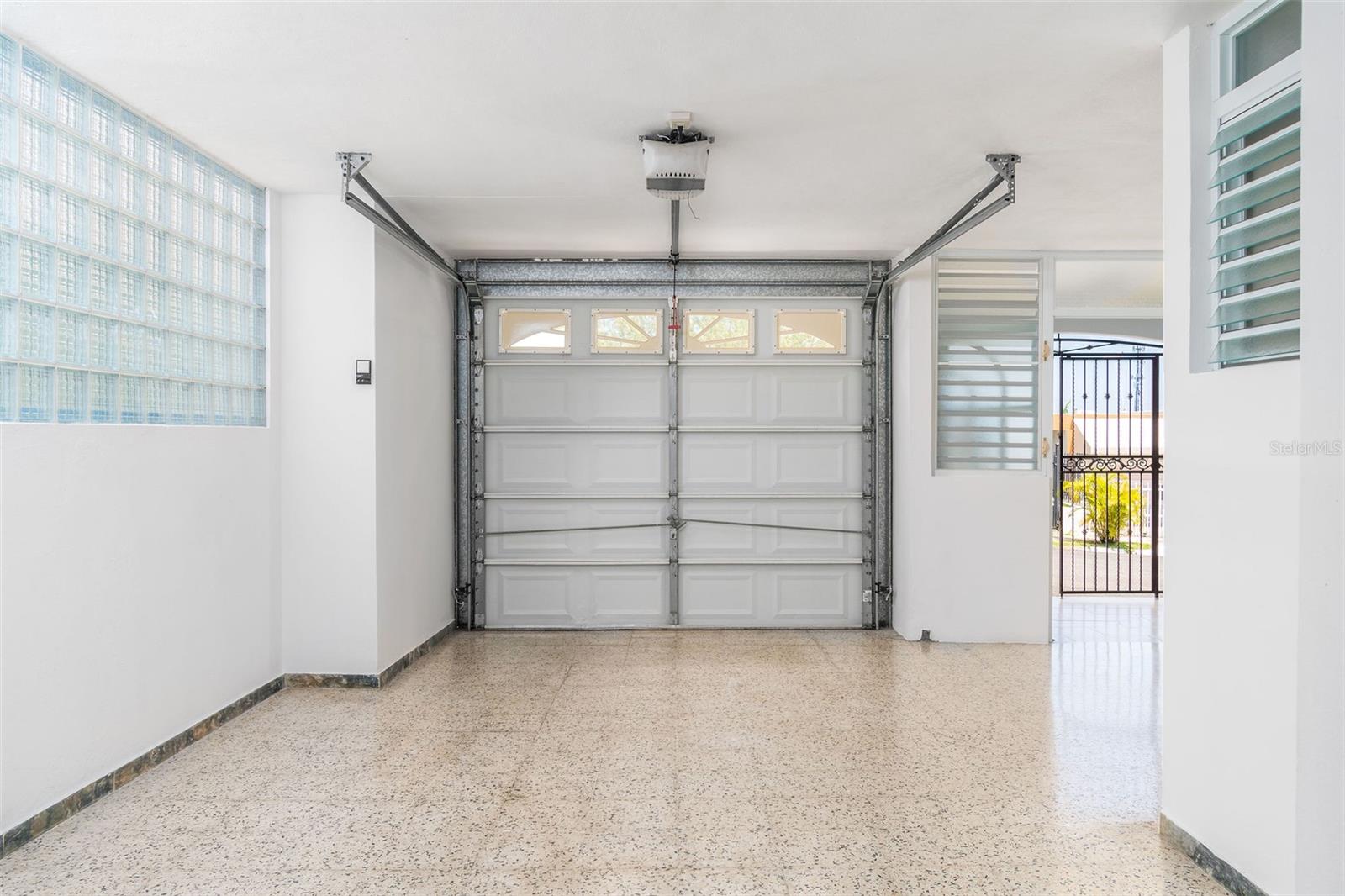 F-20 VILLAS DE CANEY CALLE AGUEBANA