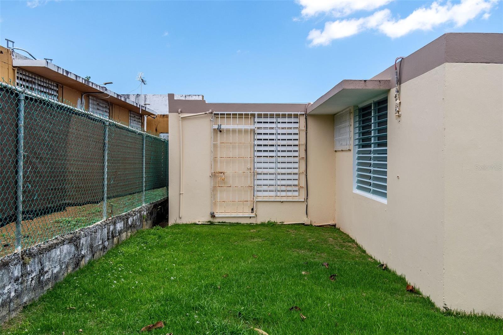 F-20 VILLAS DE CANEY CALLE AGUEBANA