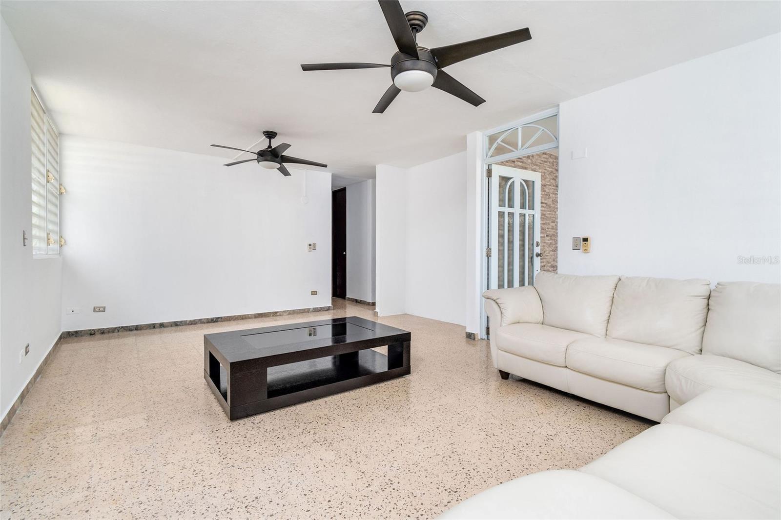 F-20 VILLAS DE CANEY CALLE AGUEBANA