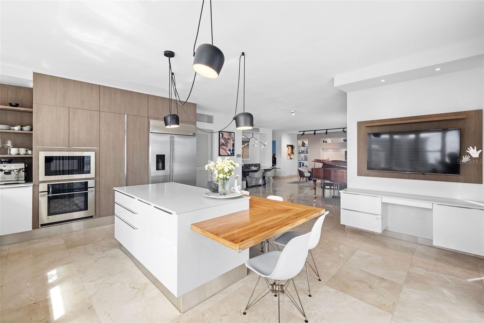 20 CARRION COURT ST #701